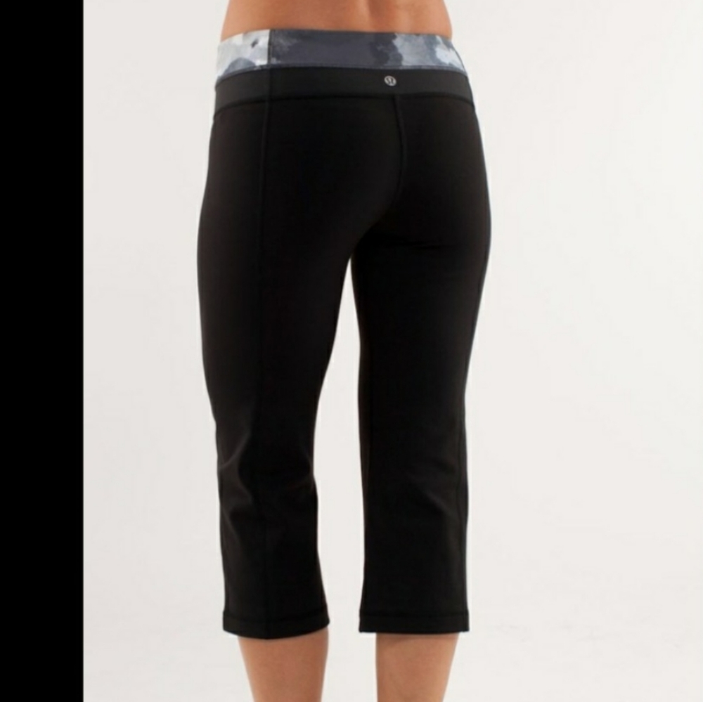 Lululemon Groove Crop Black/Whit Coal 10